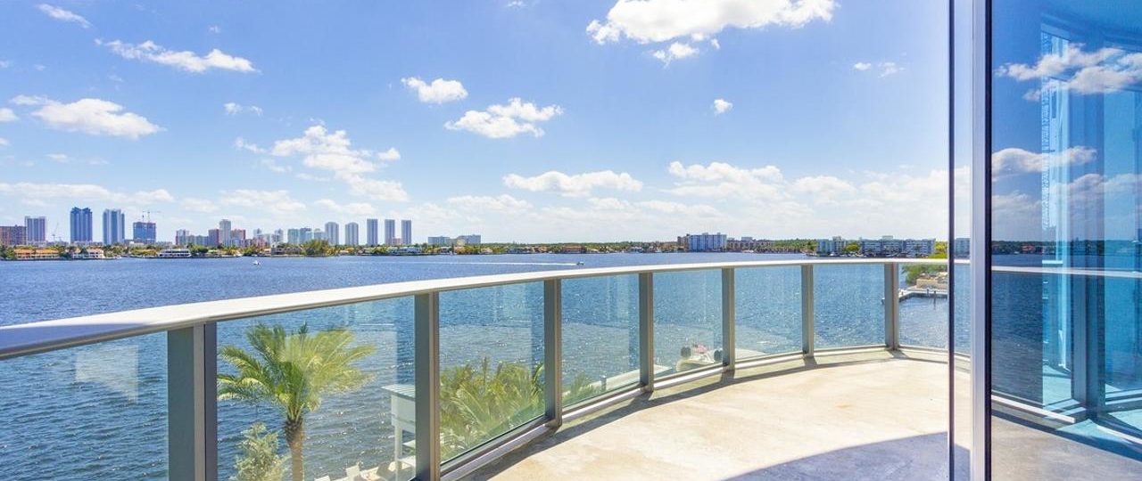 North Miami Beach Homes and Condominiums For Sale